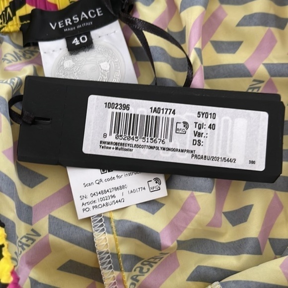 VERSACE NEW Shorts authentic 100% - Picture 7 of 8